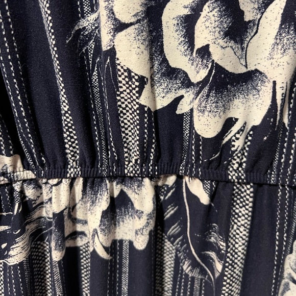 Derek Heart Navy & White Floral & Stripe Tunic Top, super soft - Picture 9 of 11